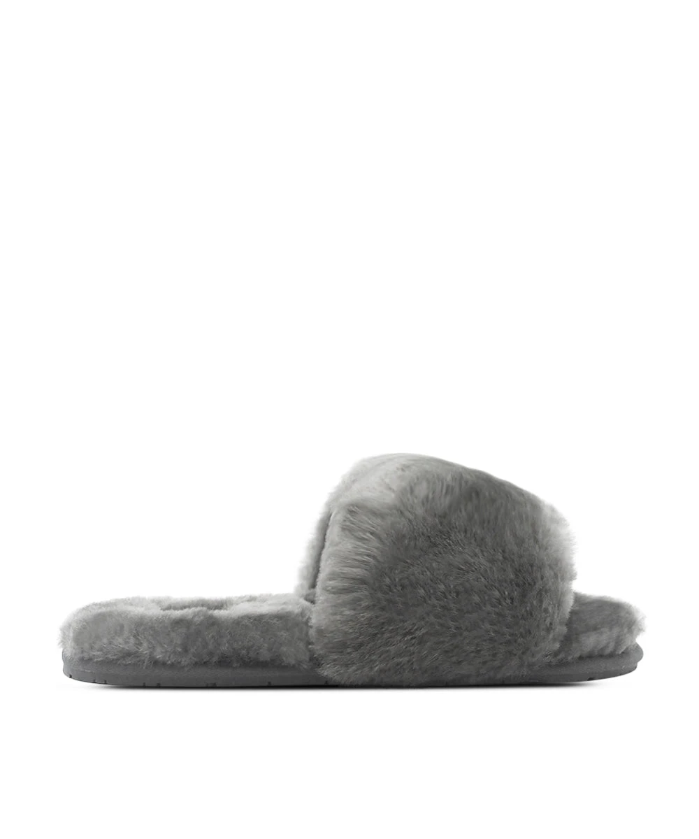 Women's UGG Fluffy Slipper 11 Women's UGG Fluffy Slipper - Image 11